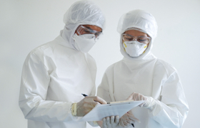2 medical staff wearing N95 masks